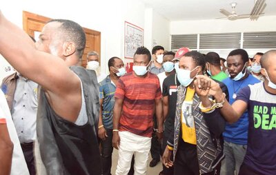 fifteen-nigerians-accused-of-committing-fraud-arrested-from-dhaka-s-pallabi-area-on-thursday-collected-1598612355694.jpg